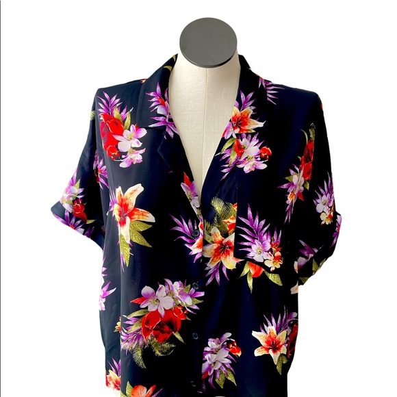 Abound Tops - Abound women’s black floral polyester top tropical crop shirt NWT Sz XXL